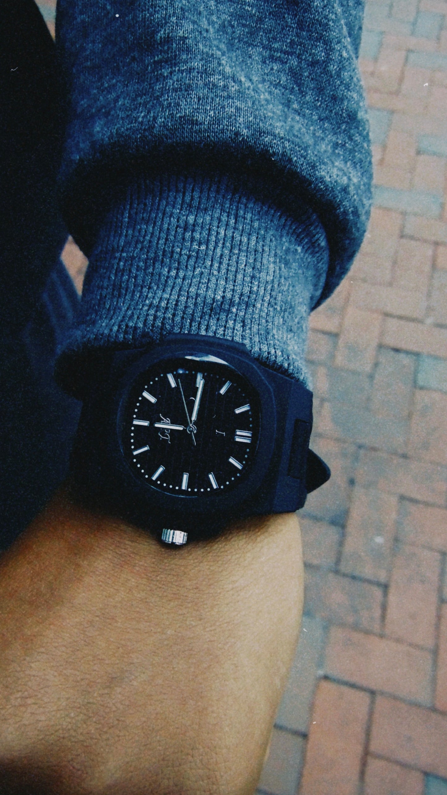 "OPEN YOUR EYES" All black watch